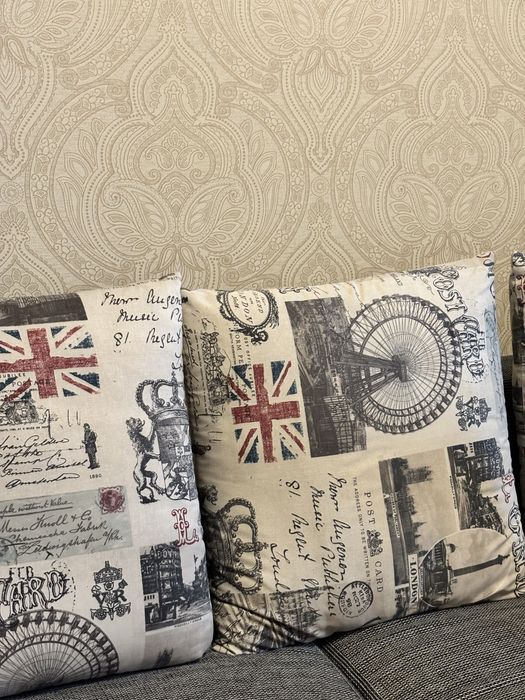 Продам б/у диван с подушками. 4 подушка