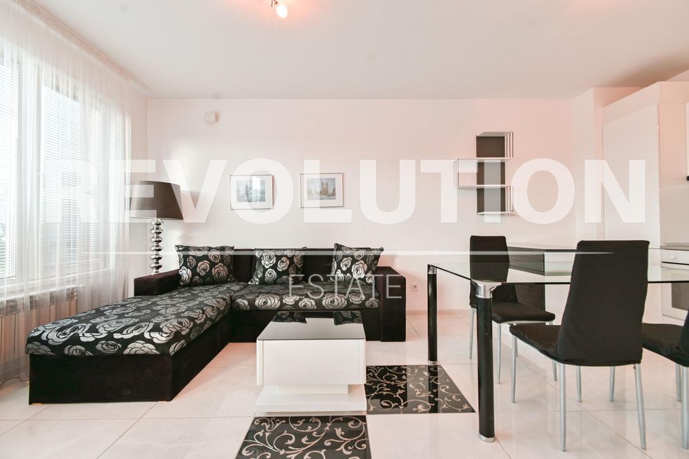 Дава се под наем Тристаен апартамент в София, Красна поляна 3 - 96 кв.м за 712.98 € - Снимка #1