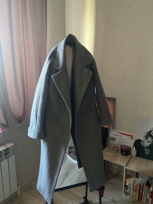 Продам пальто серое новое
