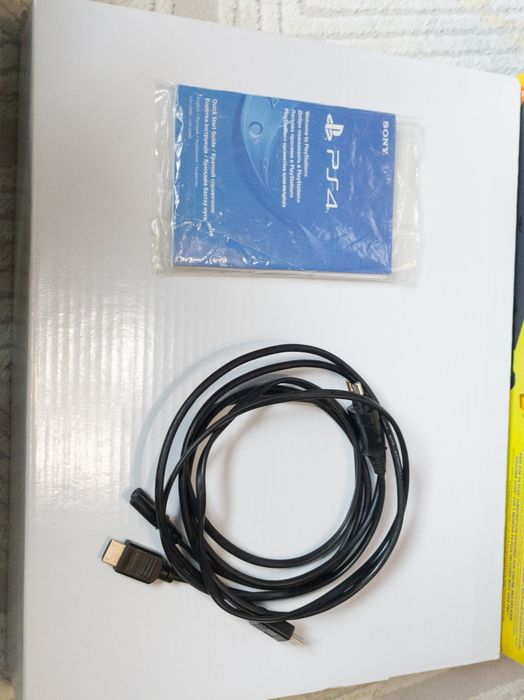 Sony PlayStation 4, 1 терабайт с 2 джостиками