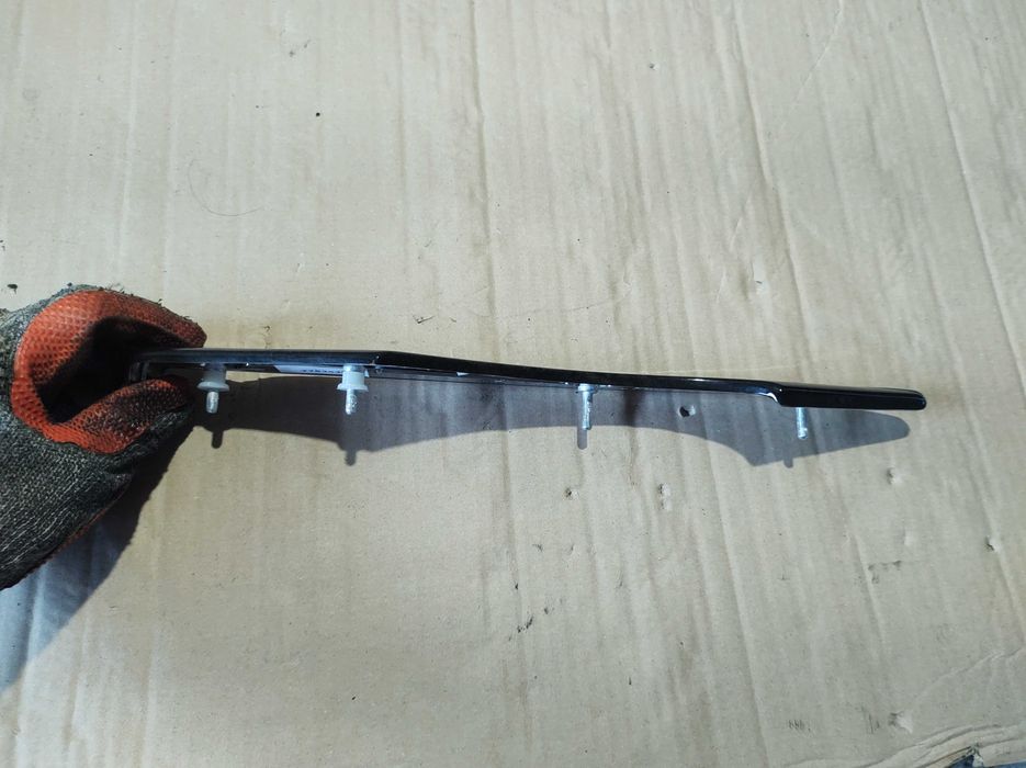 Декоративна Лайсна Задна Дясна Врата Mercedes E class W211 V6 Tmodel