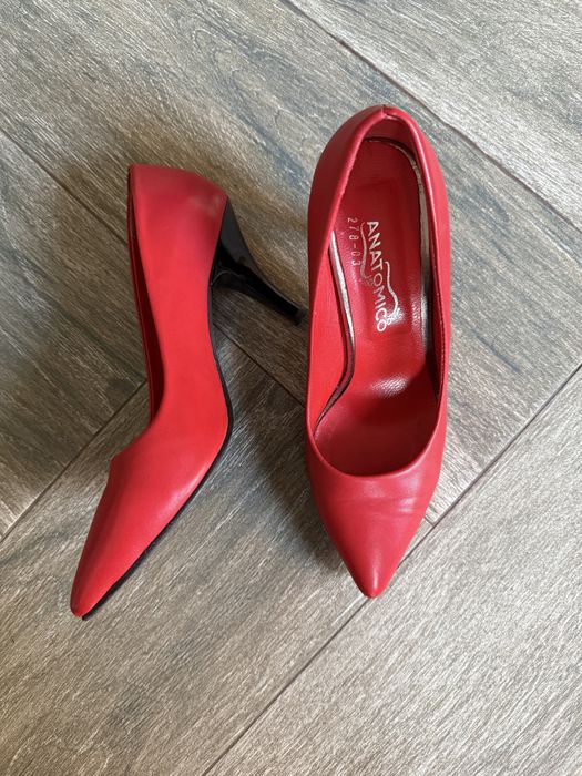 Червени елегантни обувки естествена кожа