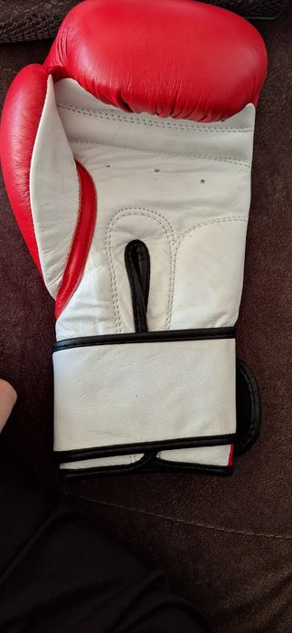 Боксови ръкавици