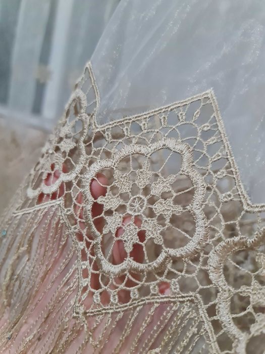 Тънко перде с бродерия