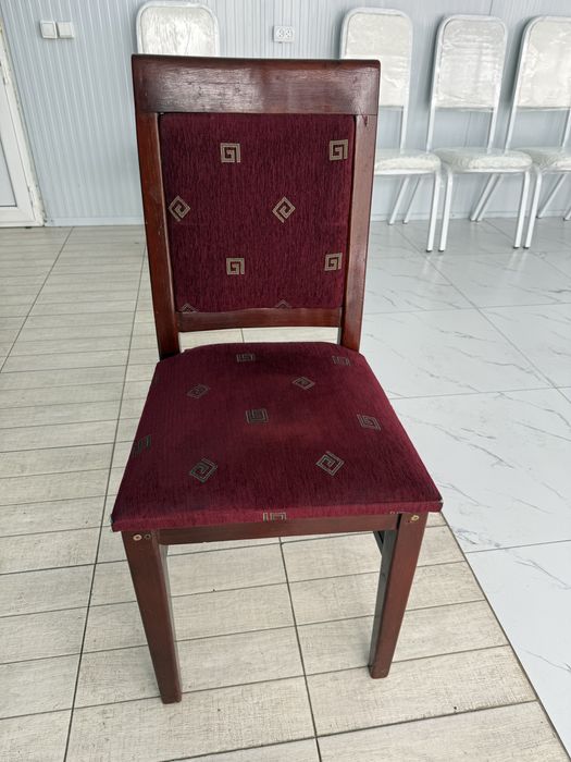 Стулья в отличном состоянии — срочно!