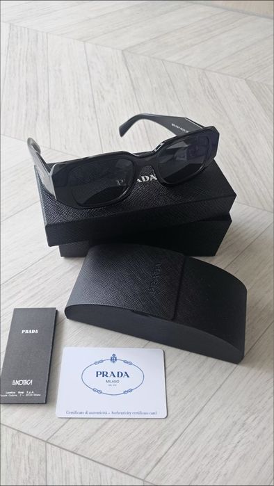 Очки Prada.      .