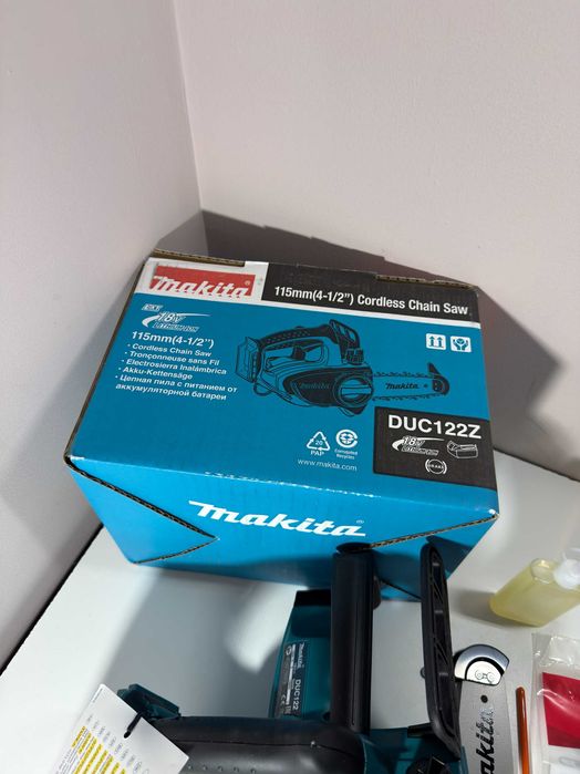 Makita DUC122Z fierestrau cu lant / Drujba Made in Japan