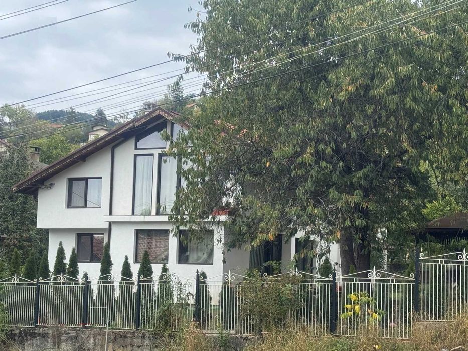 Къща в село Кладница