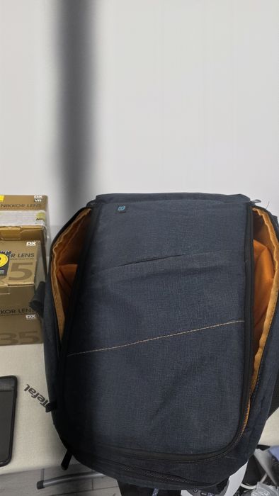 Nikon D5600 + 4 obiective , 2 acumulatori , genata + rucsac