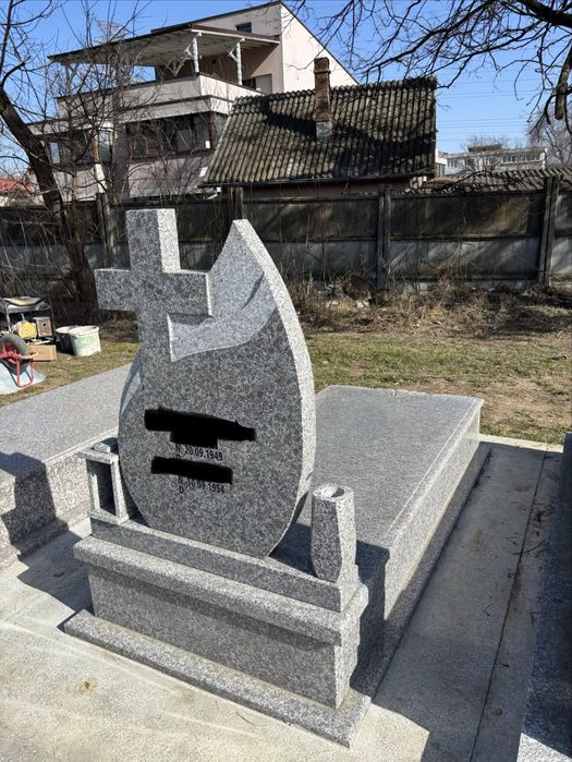 Monumente funerare iași