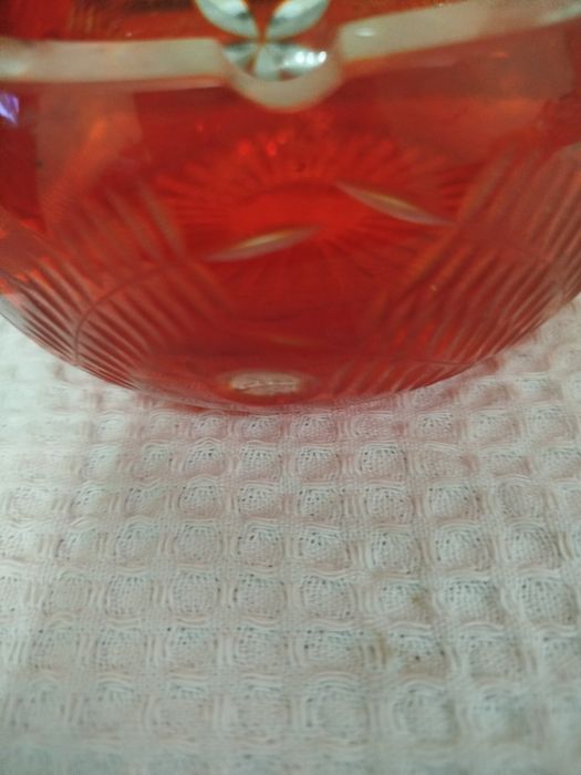 Продавам голям кристален пепелник