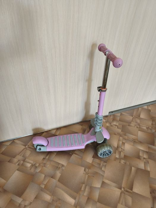 Продам детский  самокат.