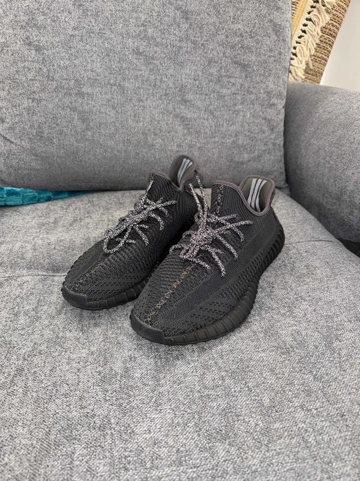 Yeezy 350 V2 Black-Static