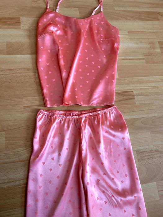 Set pijama de satin cu inimoare roz