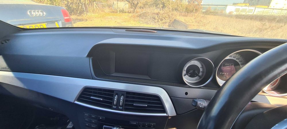 Mercedes-Benz C250, на части.