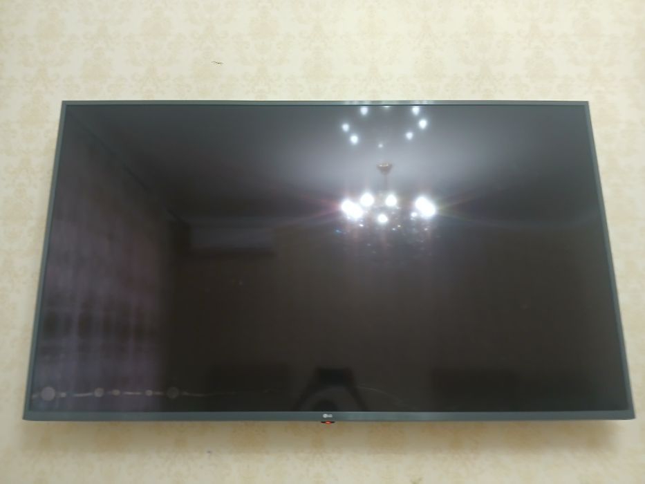 Продам телевизор LG экран сломан