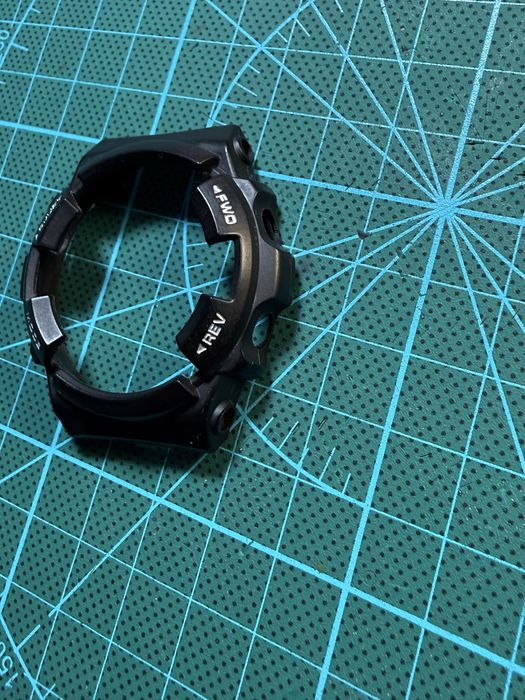 Bezel compatibil Casio MRG-1 – nou, inscriptie alb-argintiu