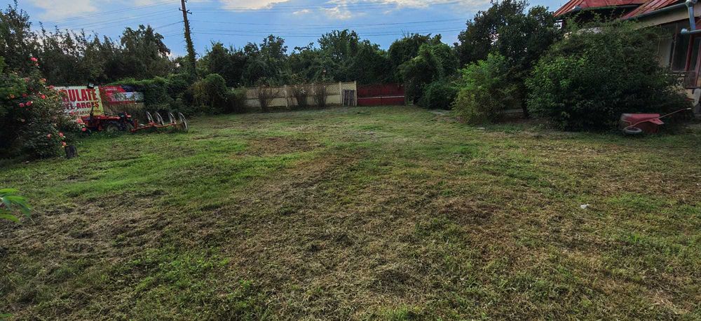 Teren intravilan cu casa bătrânească