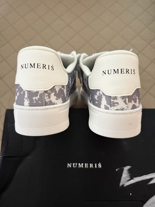 Numeris, marimea 44, noi