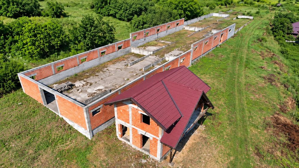 Vand casa plus anexa agricole sau industriale
