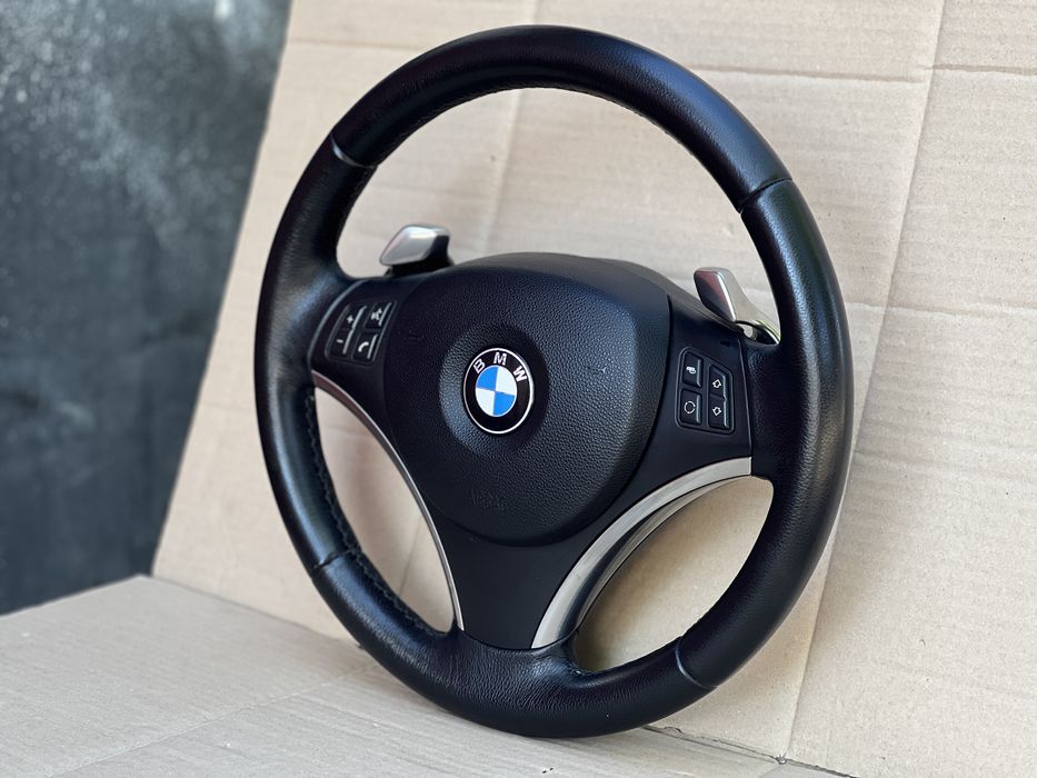 Bmw e90,e91,e92,Е87 SportLine волан с Пера в много добро състояние.