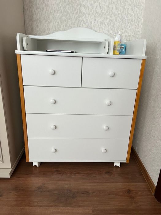 Продам детскую кровать и комод