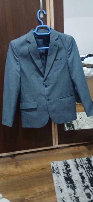 Vând costum pentru copii 10 ani