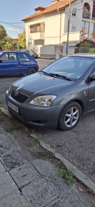 Продавам Toyota Corolla