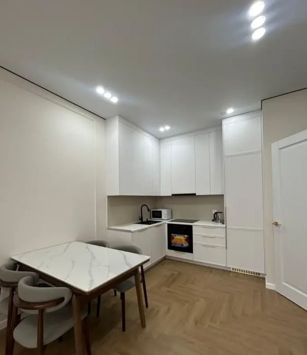 Oybek metro yonida 2 xonali kvartira ijaraga beriladi.