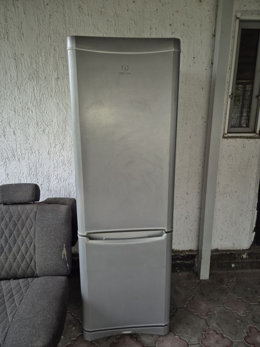 Холодильник большой