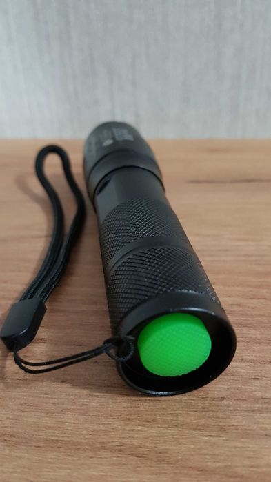 Нов фенер + 3 нови батерии (тип AAA)