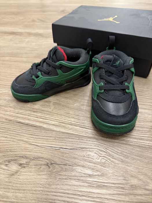 Продам детские кроссовки