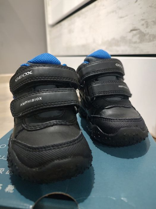 Продавам детски обувки на GEOX