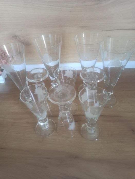 Красив комплект стъклени чаши