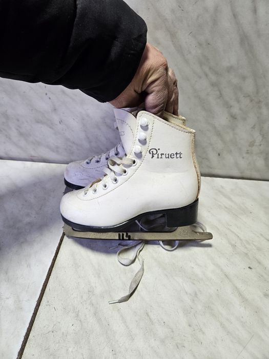 Patine gheata 114 patinaj artistic   marime  28 ( 18  cm)