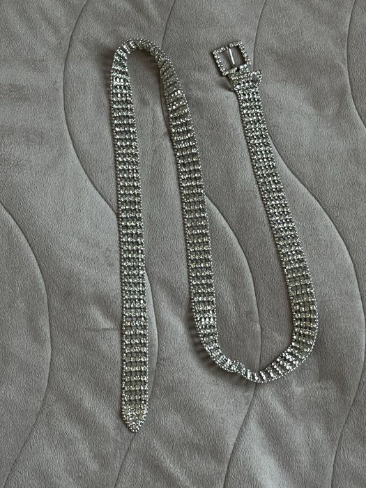 Колан с блестящи камъни