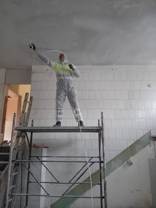 Execut lucrări de amenajări interioare