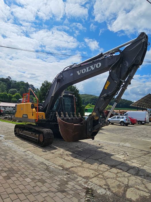 De vanzare excavator Volvo EC220ENL