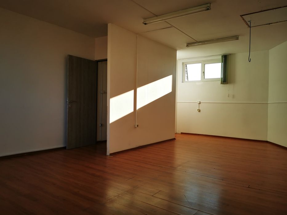 Închiriez ,eventual vand cladire supercentral in Targu Mures - View 4