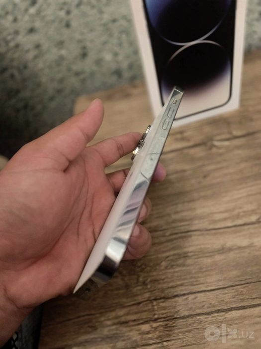 iPhone 14proMax 
Rangi. Oq
Batariya 77% 
100% hamma joyi ishlaydi usta