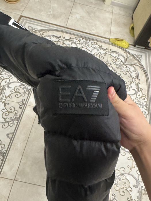 Продам куртку армани