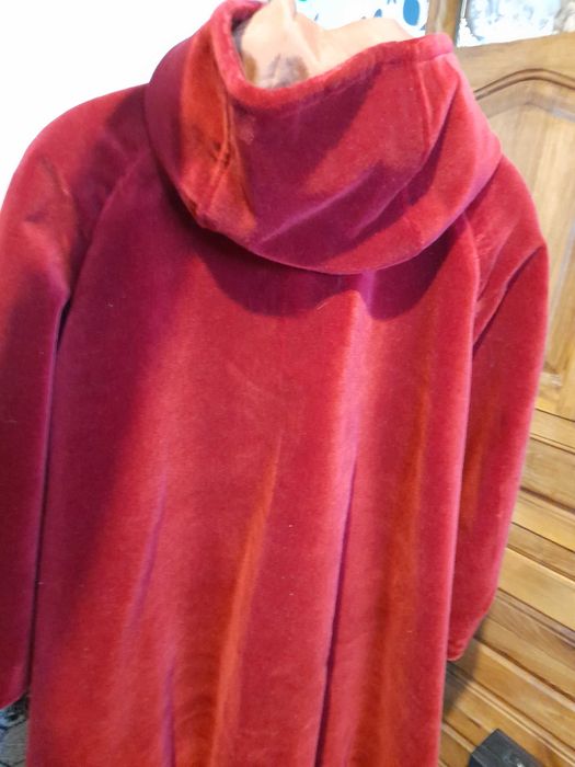 Дамско палто, тип Червената шапчица.