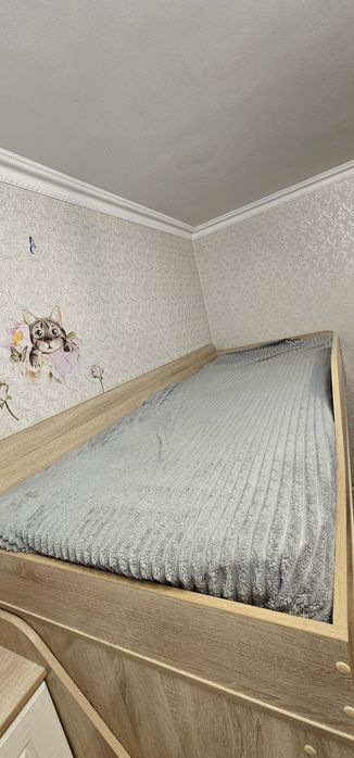 Продам 2 ярусную детскую кровать