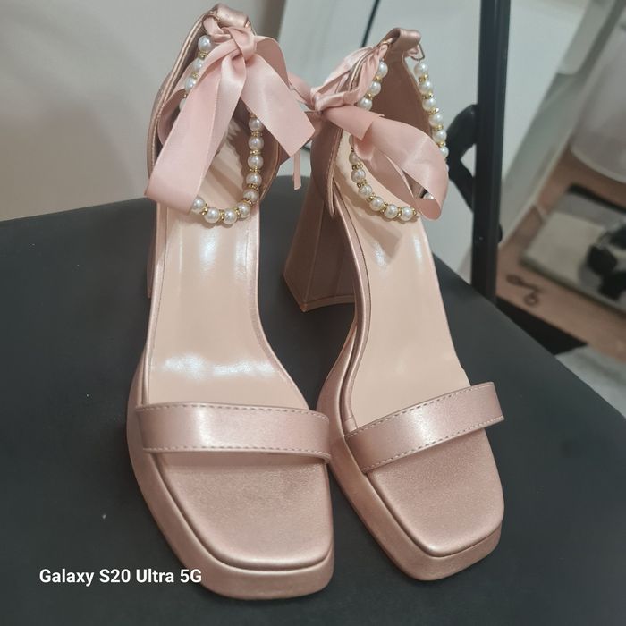 Sandale marimea 37