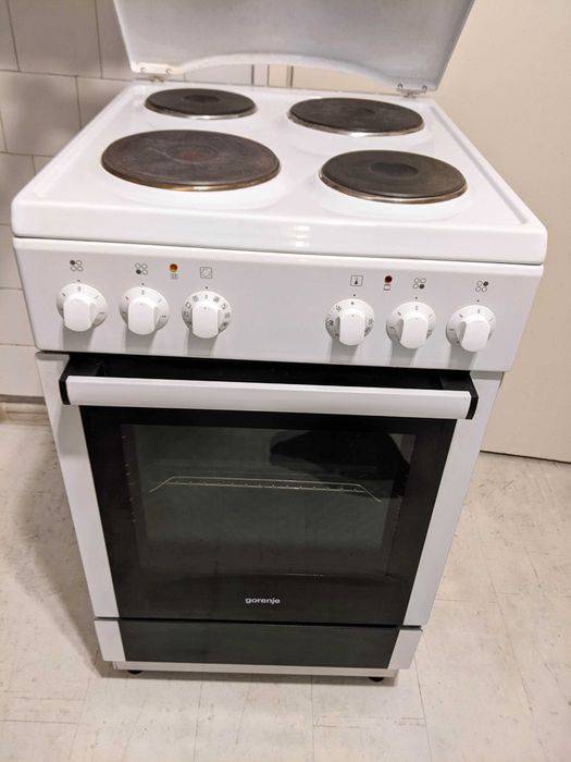 Готварска печка GORENJE фурна с котлони отлична