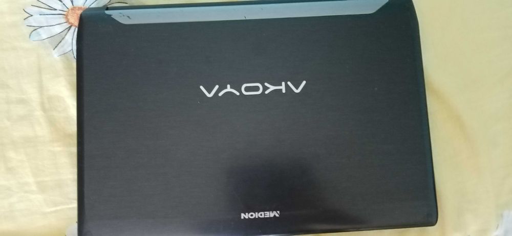 Продавам Лап топ мedion..