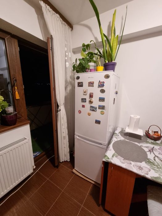 Inchiriez camera unei fete in apartament de 2 camere decomandat