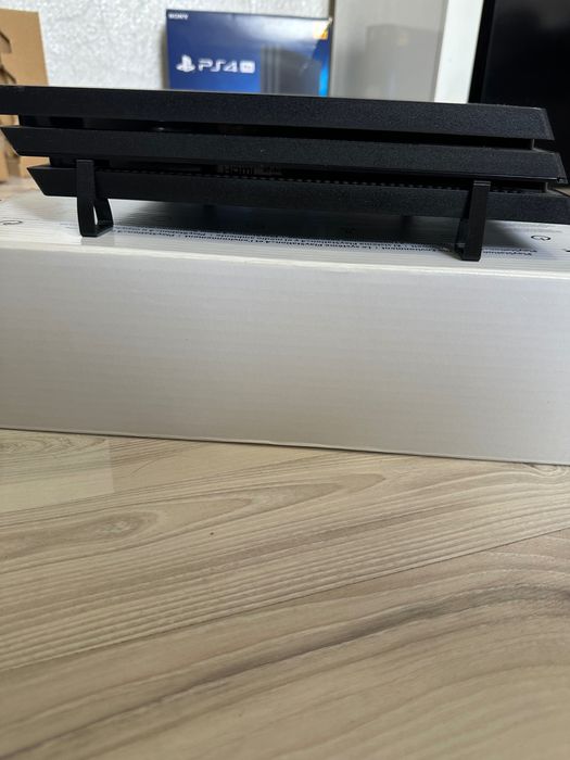 Продава се Playstation 4PRO 1TB във отлично състояние