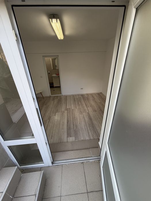 Spatiu birou de inchriat + toaleta