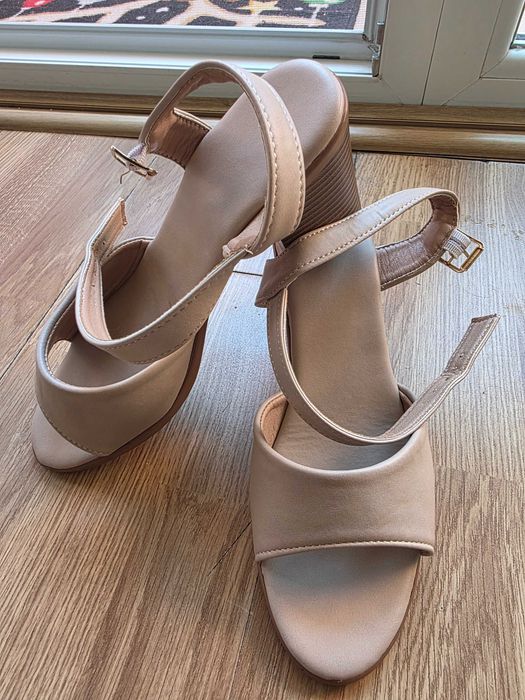 Дамски обувки с ток